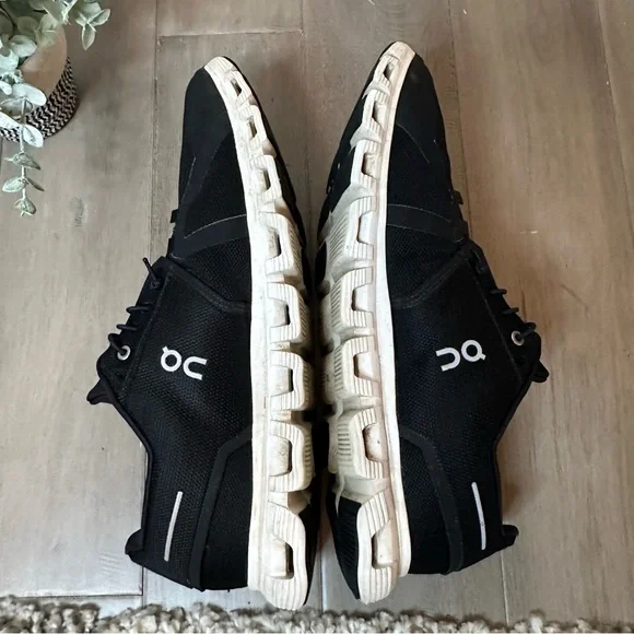 On Cloud 6 running shoes in black and whiteMen’s size 14